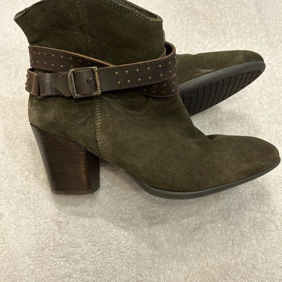 Diba Brown Ankle Boots with Stacked Heel - Picture 1 of 4